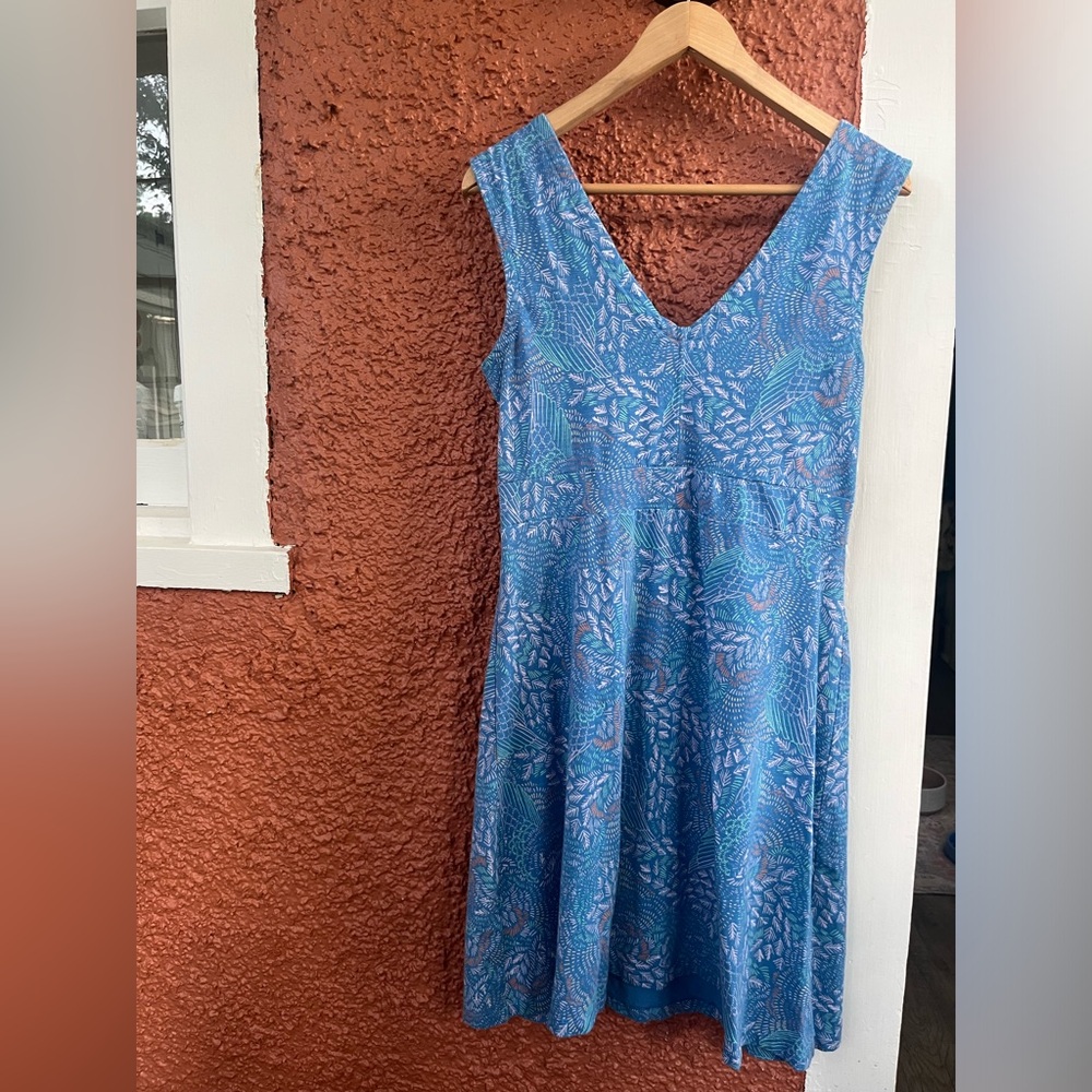 Elegant Blue Patterned Dress - Picture 5 of 5